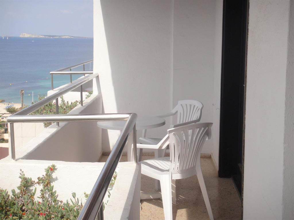 Apartamentos El Moro San Antonio  Bilik gambar